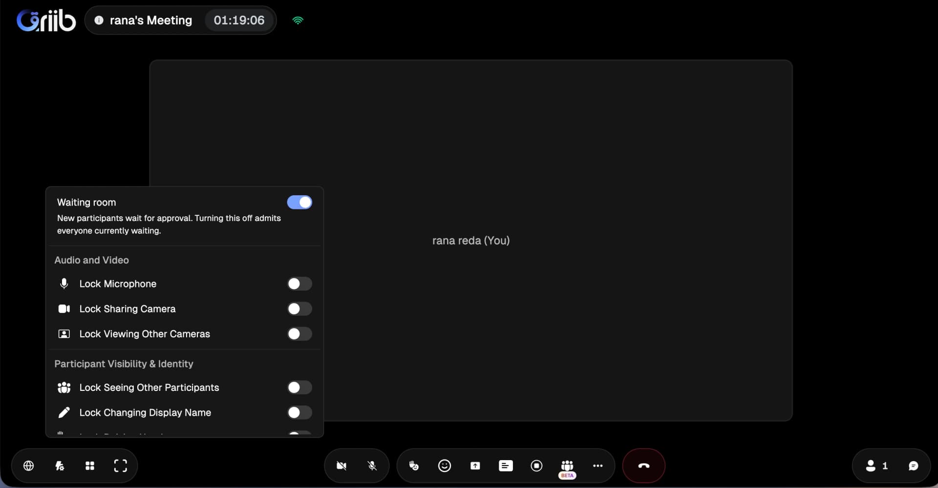 Qriib Meetings settings in English with Waiting room enabled and the explanation that turning it off admits everyone currently waiting.